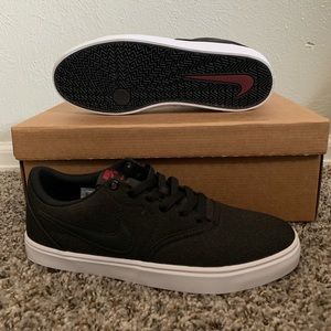 Nike SB Check Solarsoft 8.5